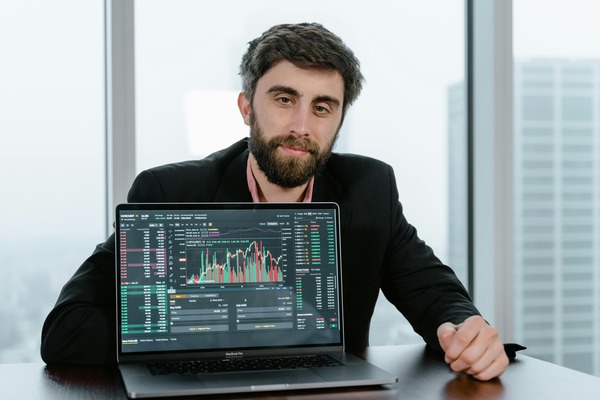 Mobile app used to swap cryptocurrency into UNI